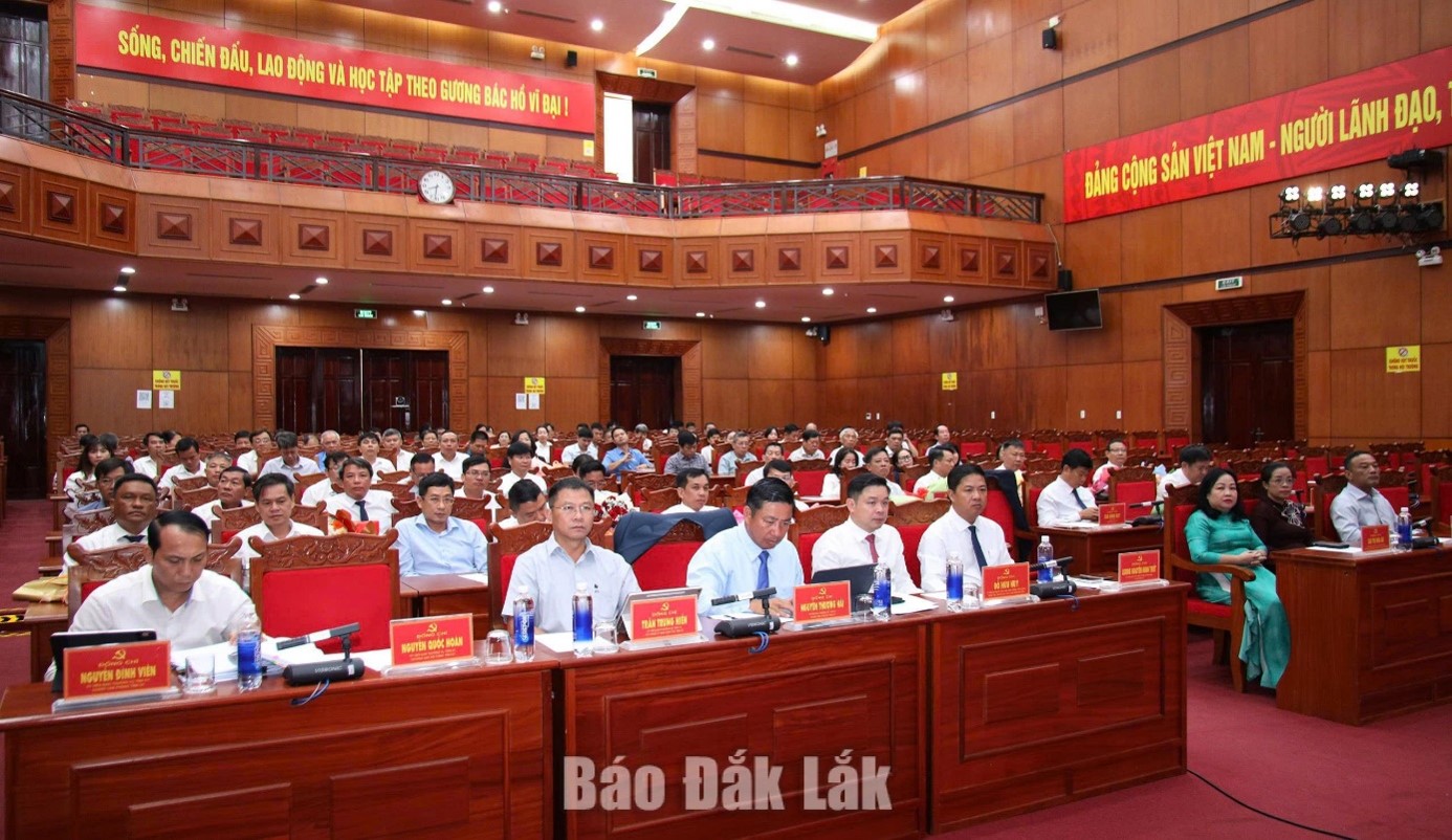 Công bố quyết định của Ban Thường vụ Tỉnh ủy và Chủ tịch UBND tỉnh về công tác cán bộ1
